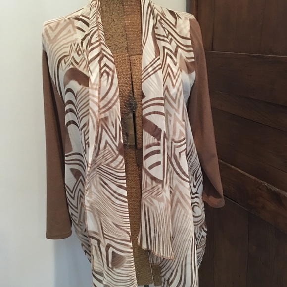 Printed, flowy over blouse. - Picture 1 of 2